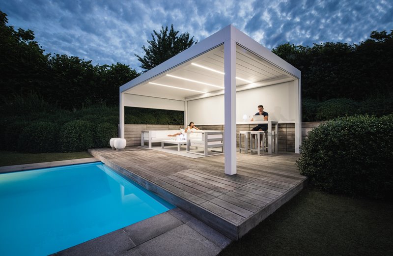 Discover the difference between a pergola and a gazebo.